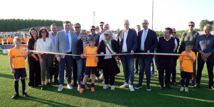 Muzzana del Turgnano. Nuovo campo da calcio in erba sintetica