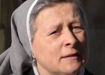 Ecco tua madre