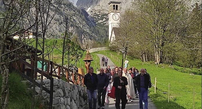 A Collina rivive l’antica Processione di Maria Ausiliatrice
