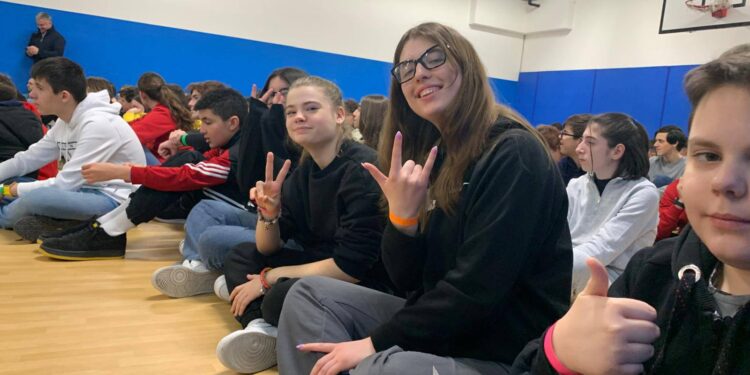 Pavia di Udine. Giovani al Giubileo, ci si autofinanzia anche lavando auto