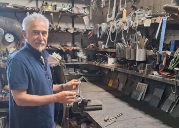 Gemona. Le sculture di “Barbin” nascono da scarti di ferro, “raccontando” il valore degli affetti