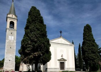 Flumignano. Nei 100 anni della Parrocchia, un libro ricorda don Vasinis, il primo parroco