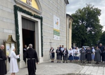 L’Arcivescovo a consacrate e religiosi: «Fate brillare il dono della vita consacrata»