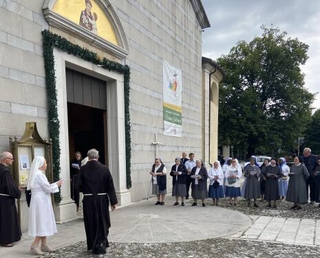 L’Arcivescovo a consacrate e religiosi: «Fate brillare il dono della vita consacrata»