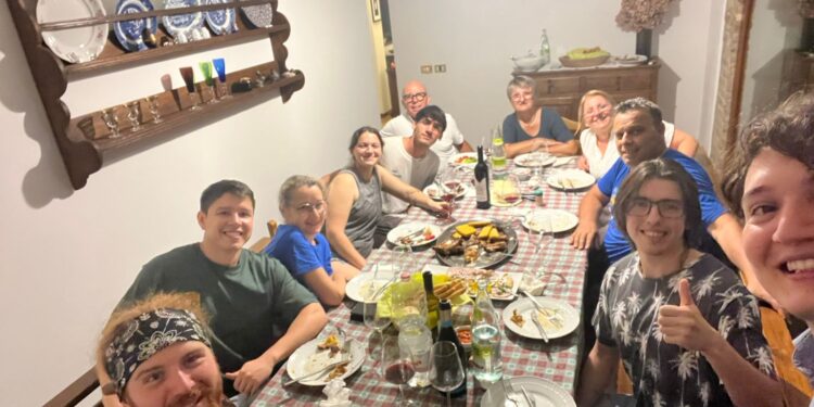 I giovani argentini nelle case a Pagnacco. L’entusiasmo delle famiglie: un pieno di energia e amicizia