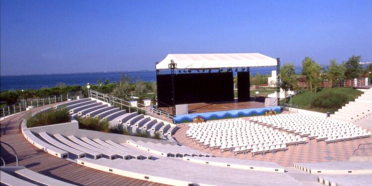 Lions International Lignano. “Serata di solidarietà” all’Arena Alpe Adria tra risate e musica