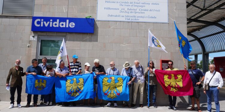 “Solo un cartello”? La protesta per la rimozione della cartellonistica plurilingue a Cividale del Friuli