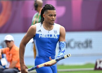 Il balzo che unisce Italia e Slovenia. Attesa per l’arrivo di campionissimi in piazza Transalpina