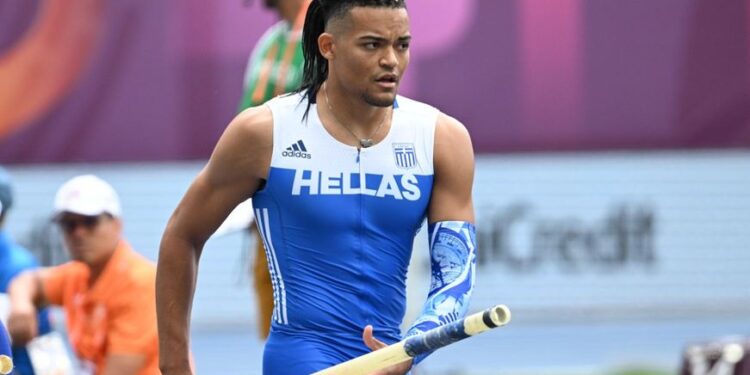 Il balzo che unisce Italia e Slovenia. Attesa per l’arrivo di campionissimi in piazza Transalpina