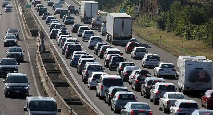 Esodo estivo, previste 5 giornate da “bollino nero”