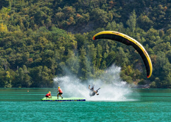 Lago dei Tre Comuni. Dal 13 al 15 agosto parapendio acrobatico