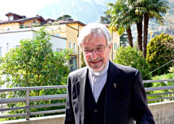 Sostare con gli occhi al cielo