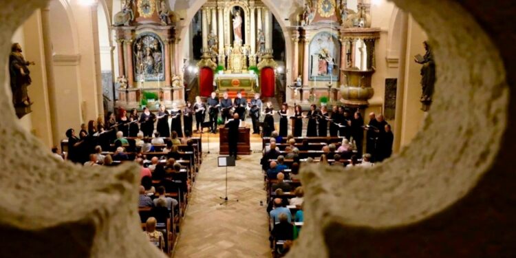 Alla Notte delle Pievi in Carnia cori friulani, sloveni e croati. Dal 22 al 24 agosto