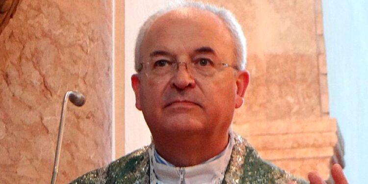 Omicidio di Gemona, il parroco: «Una tragedia che ci interroga. Siamo tutti figli»