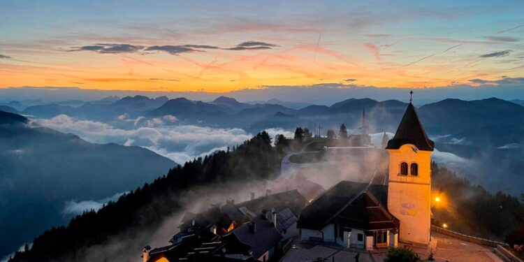 Veglia a Maria ogni venerdì sera sul Lussari