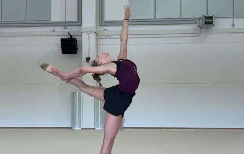 Tara Dragaš (ASU) entra nella storia della ritmica. Un movimento porterà il suo nome