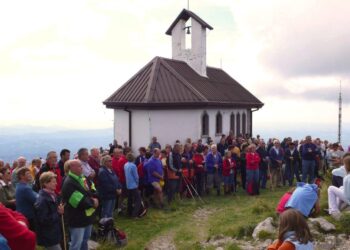 Festa della montagna sul Matajur. Una targa per ricordare mons. Zuanella