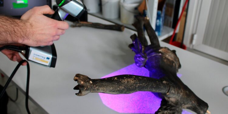 Il Crocifisso di Forni Avoltri restaurato in stampa 3D