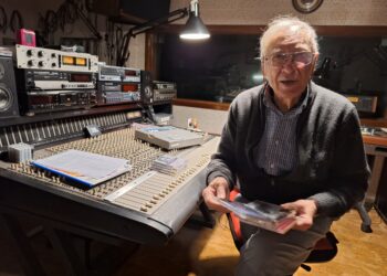 Nimis. Il regalo di Checco Comelli per i suoi 84 anni è un Cd con 184 proverbi e poesie in friulano