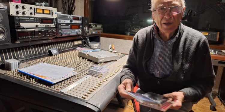 Nimis. Il regalo di Checco Comelli per i suoi 84 anni è un Cd con 184 proverbi e poesie in friulano