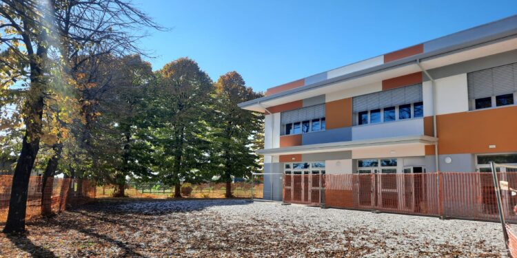 Camino al Tagliamento. Scuola rinnovata, l’inaugurazione con l’arcivescovo mons. Lamba