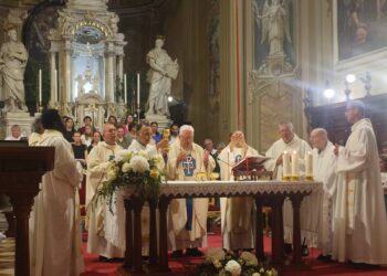 Latisana-Ronchis. Cittadinanza onoraria a mons. Carlo Fant che festeggia 50 anni di sacerdozio