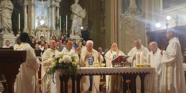 Latisana-Ronchis. Cittadinanza onoraria a mons. Carlo Fant che festeggia 50 anni di sacerdozio