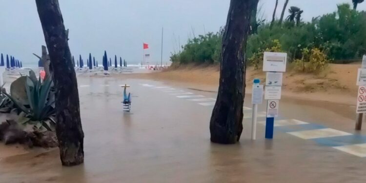 Mare su di 70 centimetri nel 2100. A Lignano in progetto piazze esondabili