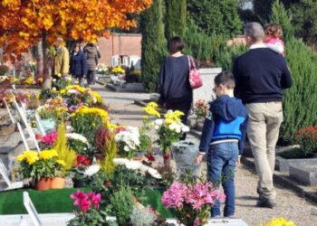 Mons. Della Pietra: «Non “tratteniamo” i nostri cari defunti come fossero qualcosa di privato»