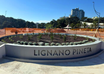 Lignano. A Pineta il via al rinnovo di Piazza del Sole lato est