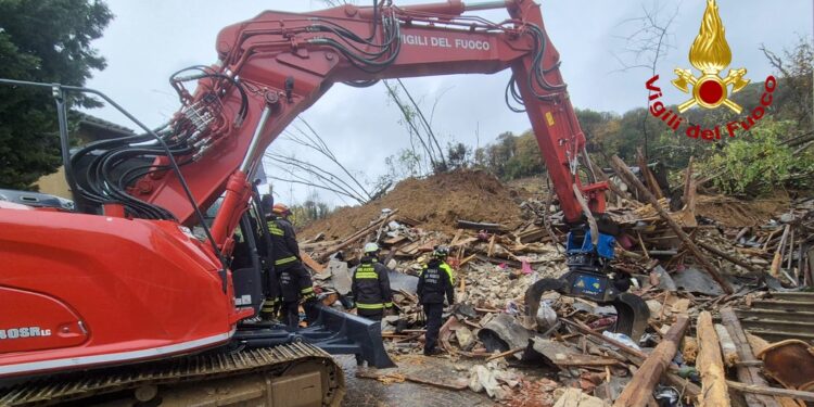 Frana travolge tre case a Brazzano, ancora due persone disperse