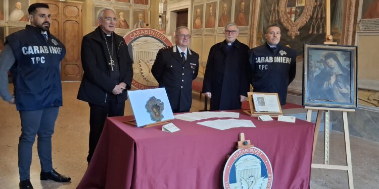 Opere ritrovate online e restituite alla Diocesi