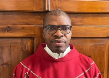 Nuovo parroco a Varmo: dopo l’addio a don Franco Del Nin, ecco don Cyriacus Elelleh