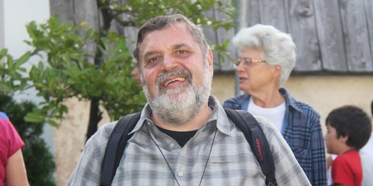 «Jo o soi un predi di mont!» Addio a mons. Gianni Pellarini, parroco a Ovaro e Rigolato