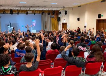 Smartphone, strumento bellissimo, «ma bisogna imparare a spegnerlo»