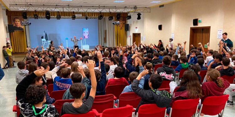 Smartphone, strumento bellissimo, «ma bisogna imparare a spegnerlo»