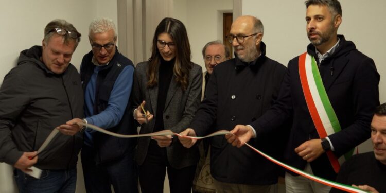 Arta Terme. Nuovo ambulatorio, con giovane medica