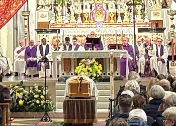 Don Scapin, l’abbraccio della comunità a un sacerdote dal cuore grande