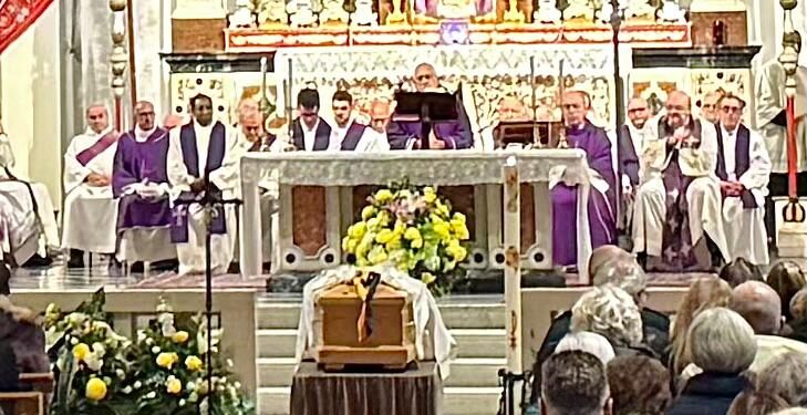 Don Scapin, l’abbraccio della comunità a un sacerdote dal cuore grande