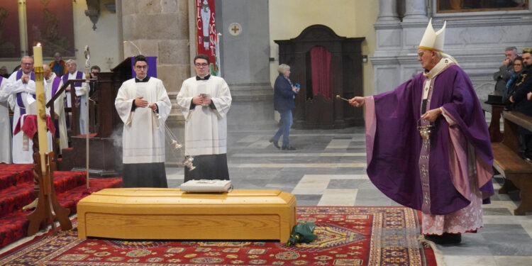 Mons. Causero, fede profonda, grande umiltà e disponibilità. Le parole di mons. Lamba alle esequie