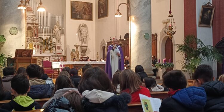 Avvento, centinaia di ragazzi in preghiera a Pozzuolo con l’Arcivescovo