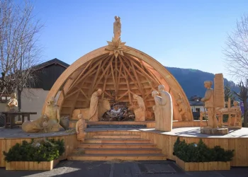 Sutrio. Con “Borghi e Presepi” torna anche la Natività esposta a San Pietro