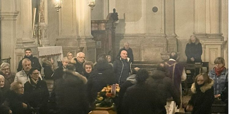 Tolmezzo, commosso saluto ad Anna e Teresa, esempio di fede e amore per la vita