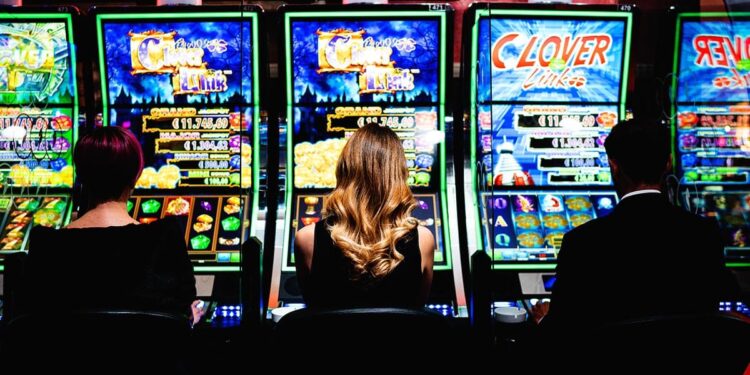 Azzardo. Rolando De Luca: «Con la terapia di gruppo da 30 anni curiamo la ludopatia. Nel 90% dei casi si esce dalla dipendenza»