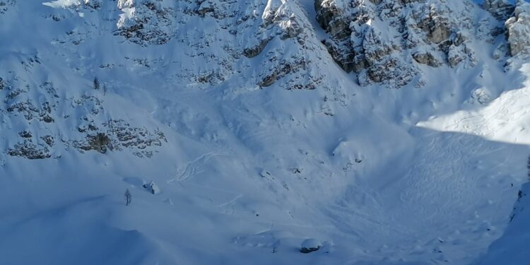 Valanga a Chiusaforte, sciatori travolti riescono a mettersi in salvo