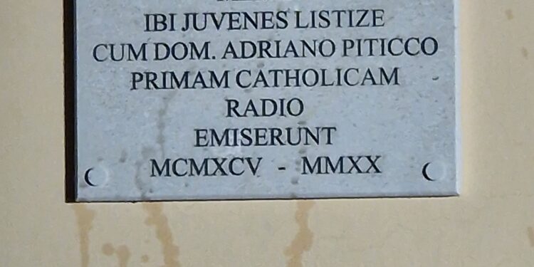 Lestizza. Una targa in ricordo del parroco don Adriano Piticco