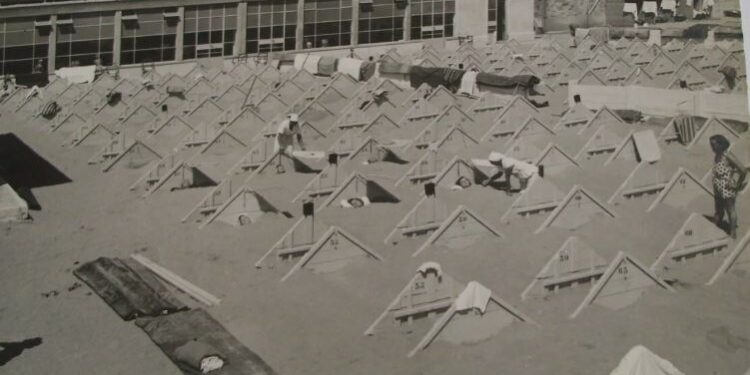 Grado. In scena la storia delle bagnine che si occupavano delle sabbiature