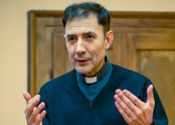 Accanto a chi soffre, la testimonianza di padre Puppo, cappellano in ospedale