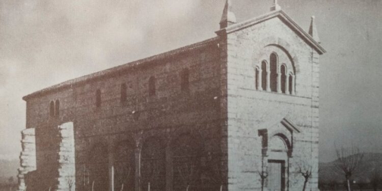 Laipacco, i 100 anni della chiesa fatta coi sassi del Torre