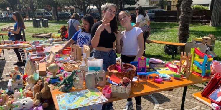 Lignano. Euromercatino dei giovani pensando a chi è nel bisogno